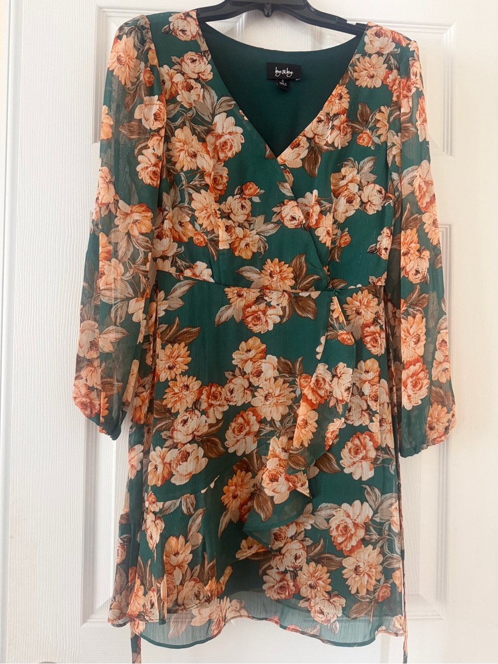 by & by Emerald Green Floral Mini Dress with Peach Blooms gorgeous sz small